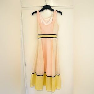 Beautiful dress, excellent condition.